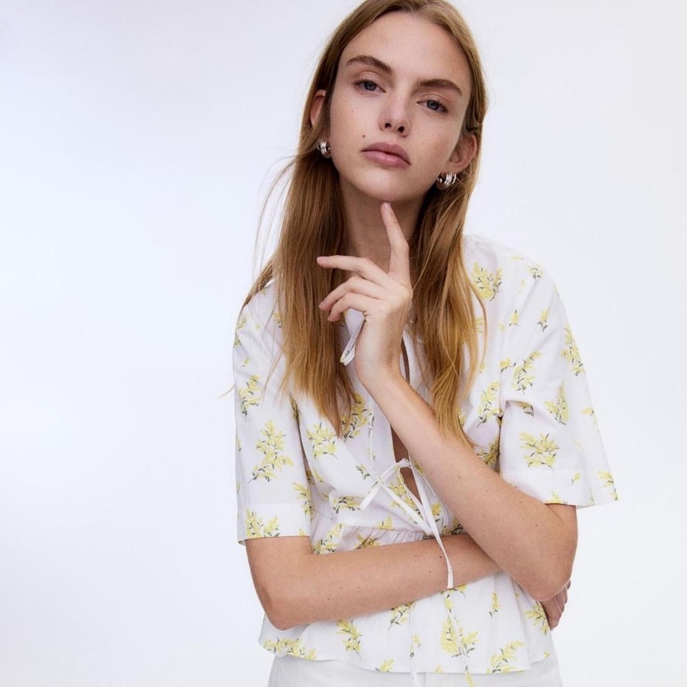 H&M White floral tie-front poplin top